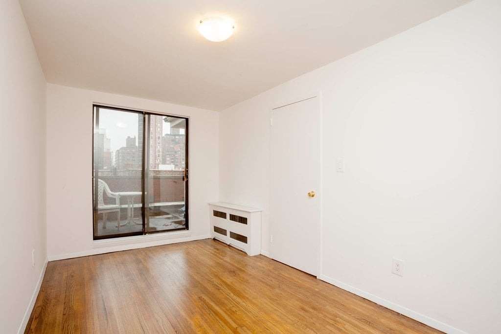 1556 York Avenue - Photo 1