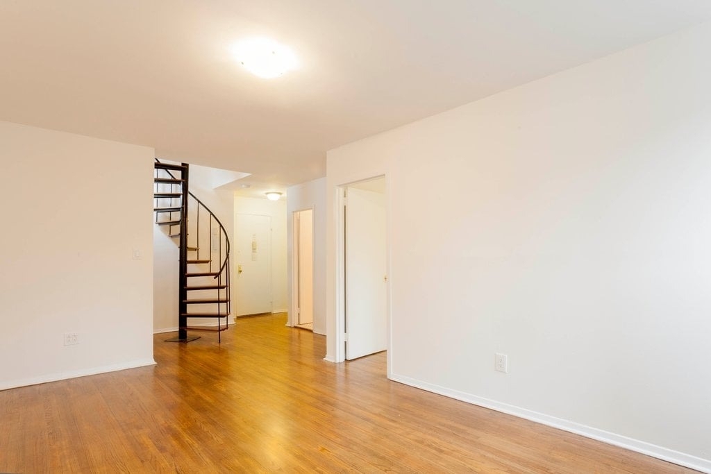 1556 York Avenue - Photo 4
