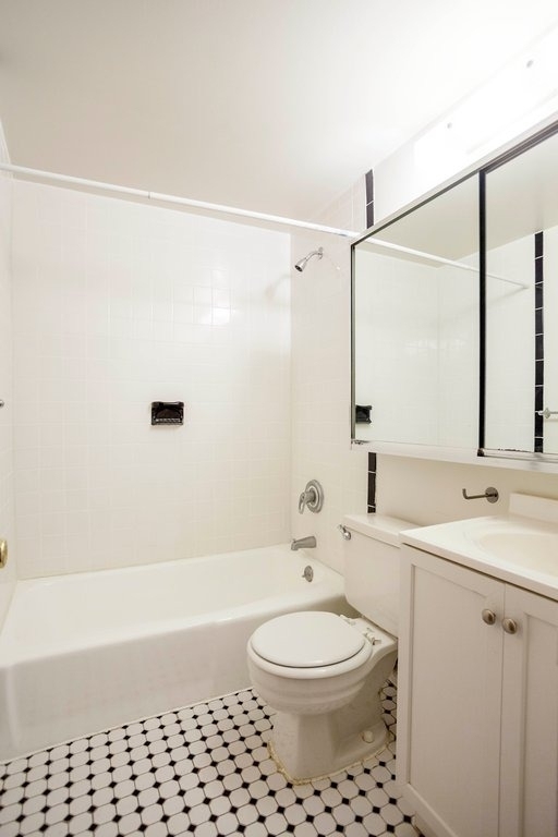 1556 York Avenue - Photo 7