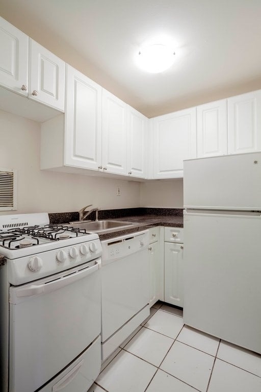 1556 York Avenue - Photo 3
