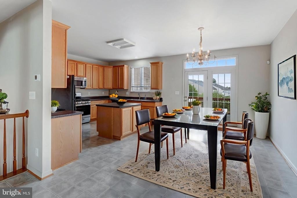 65 Pike Place - Photo 1