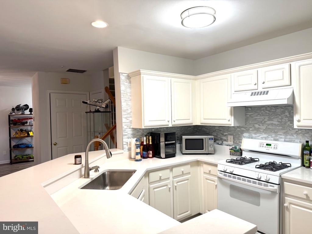 21830 Elkins Terrace - Photo 6