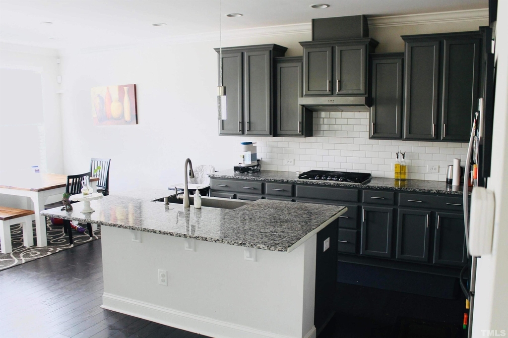 1044 Midvale Avenue - Photo 4
