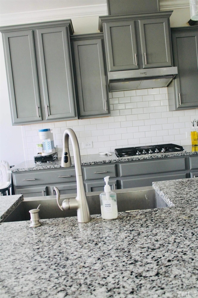1044 Midvale Avenue - Photo 5