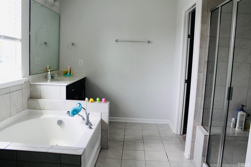 1044 Midvale Avenue - Photo 11