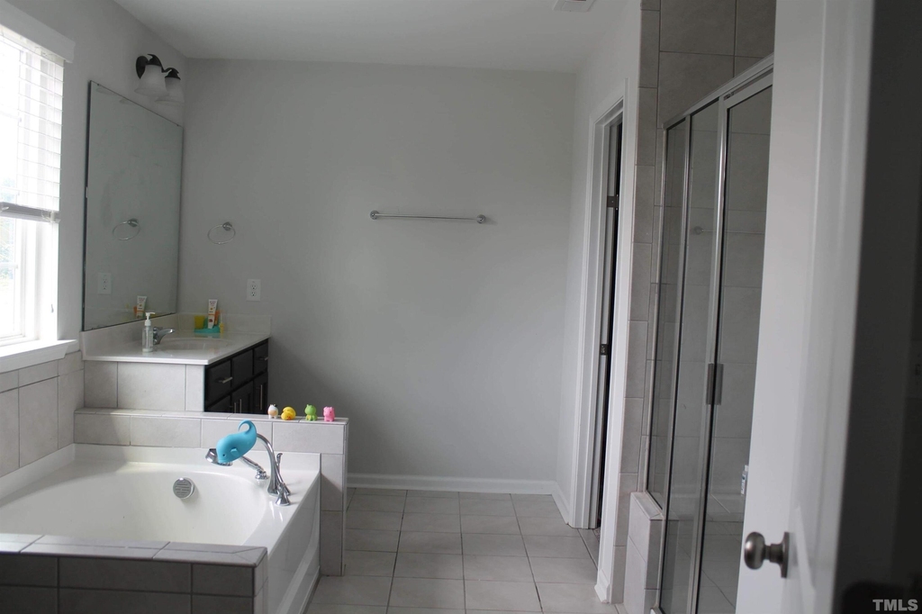 1044 Midvale Avenue - Photo 8