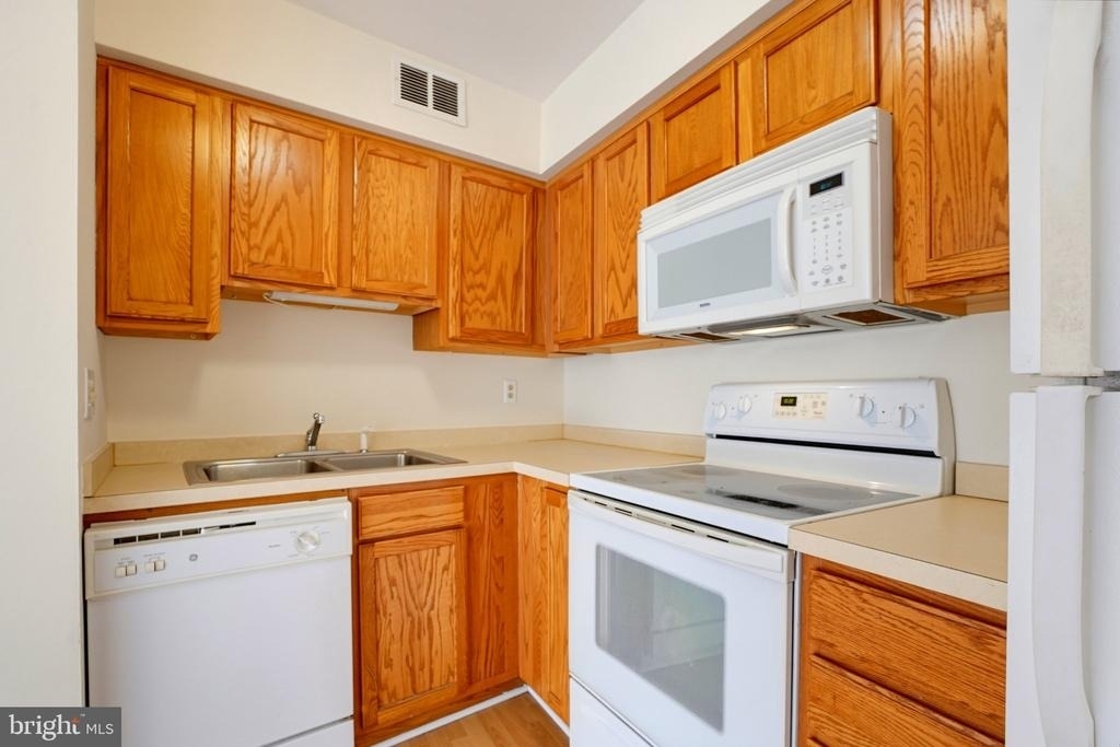 5800 Royal Ridge Drive - Photo 2