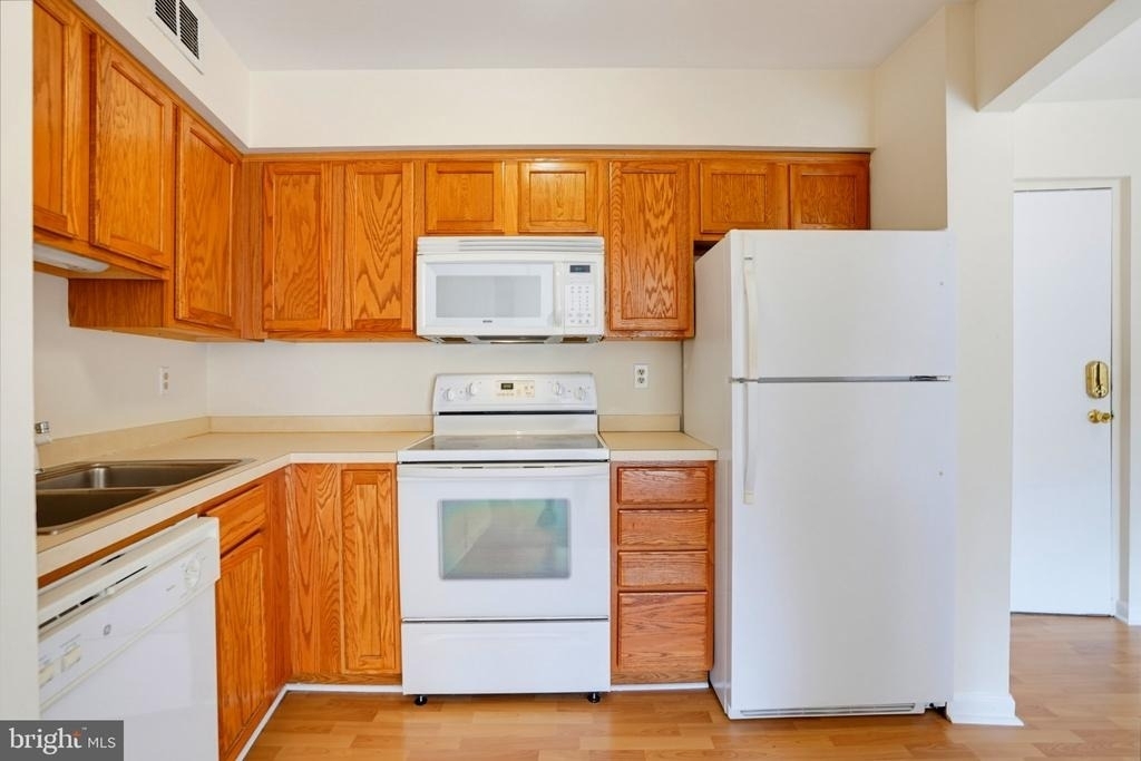 5800 Royal Ridge Drive - Photo 3