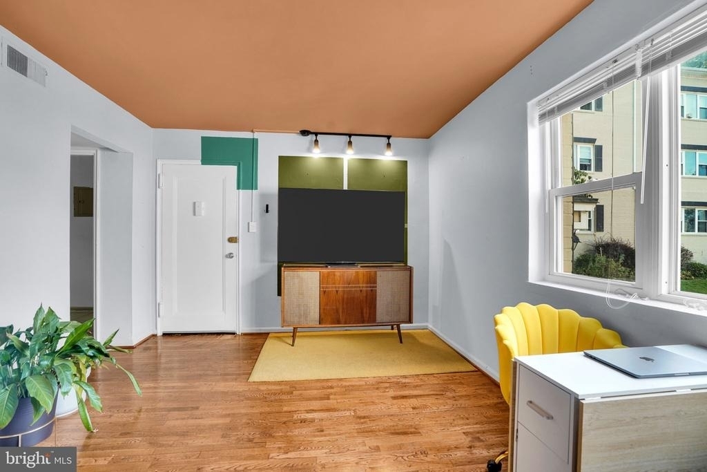 3045 Patrick Henry Drive - Photo 7
