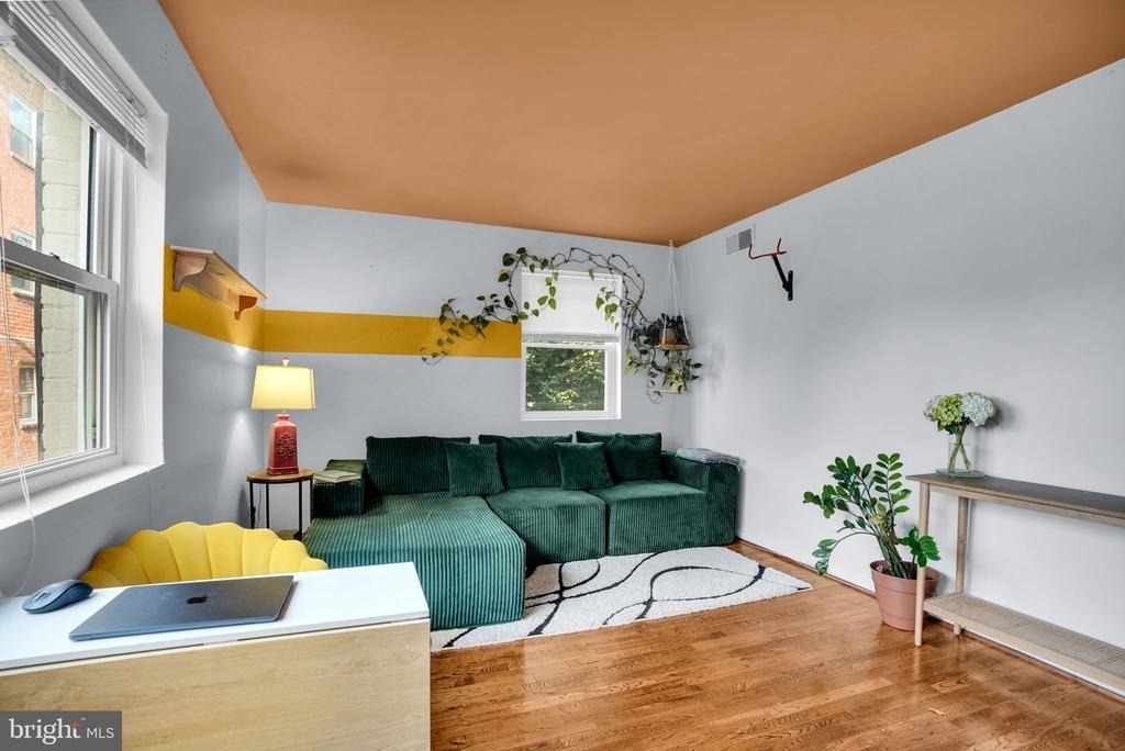 3045 Patrick Henry Drive - Photo 3