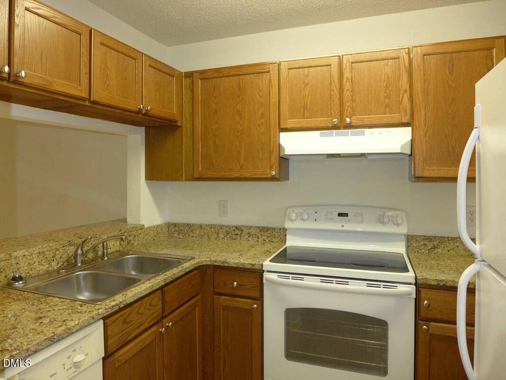 704 Martin Luther King Junior Boulevard - Photo 6