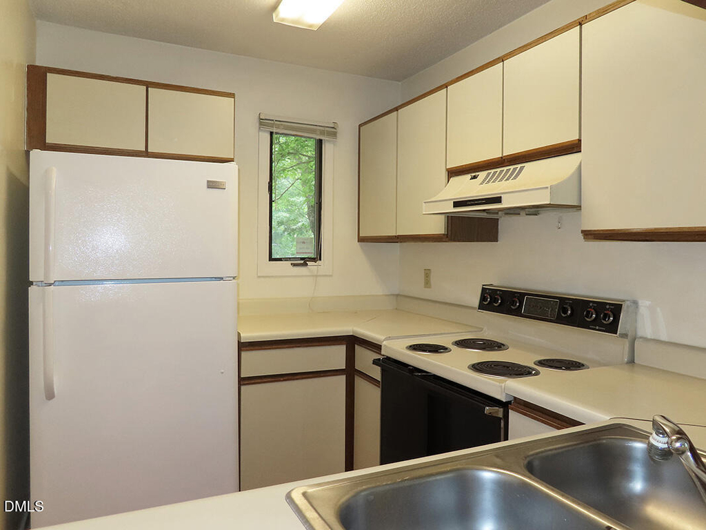702 Martin Luther King Junior Boulevard - Photo 5