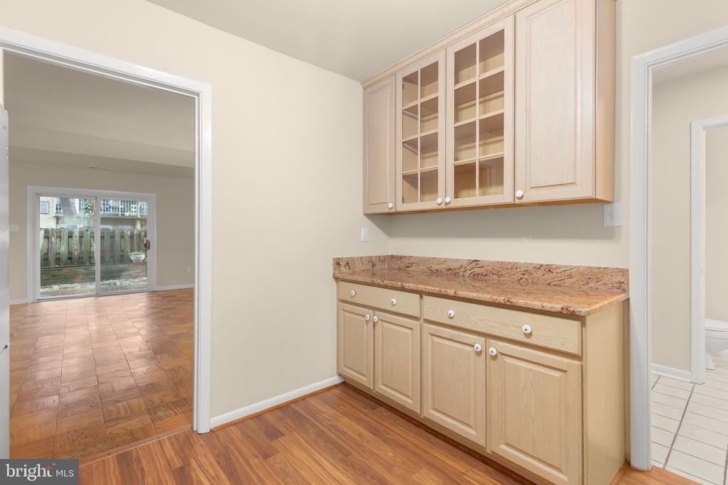 424 Greenbrier Court - Photo 3