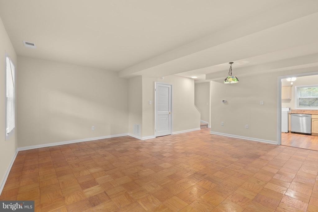 424 Greenbrier Court - Photo 8