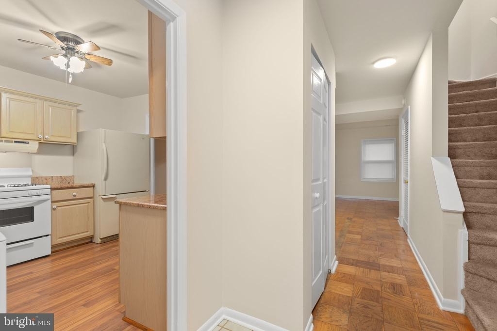 424 Greenbrier Court - Photo 17
