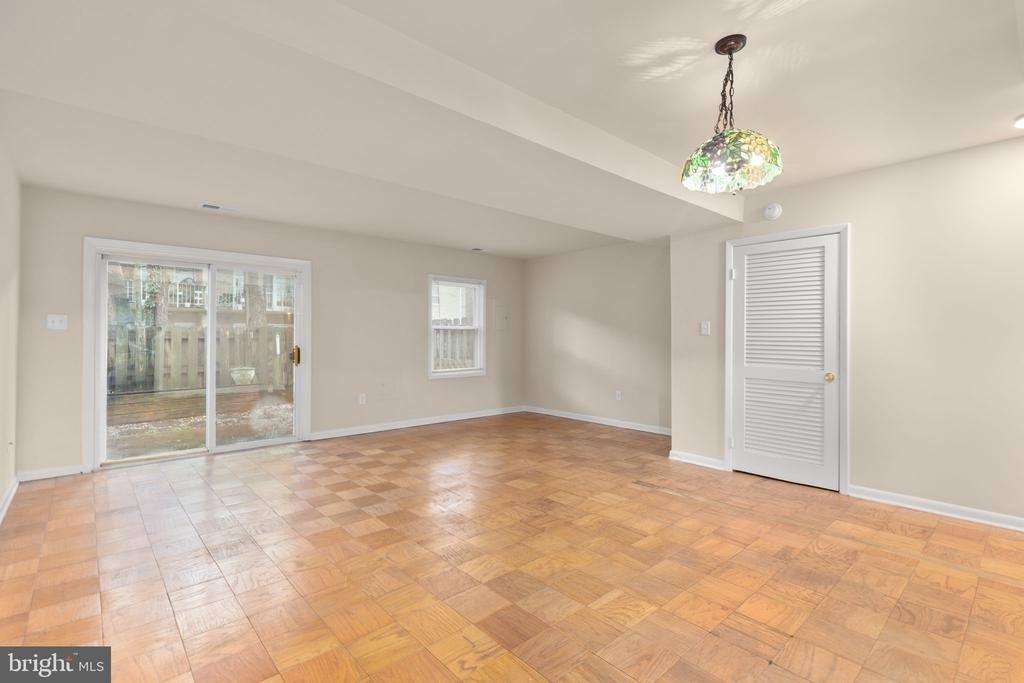 424 Greenbrier Court - Photo 7