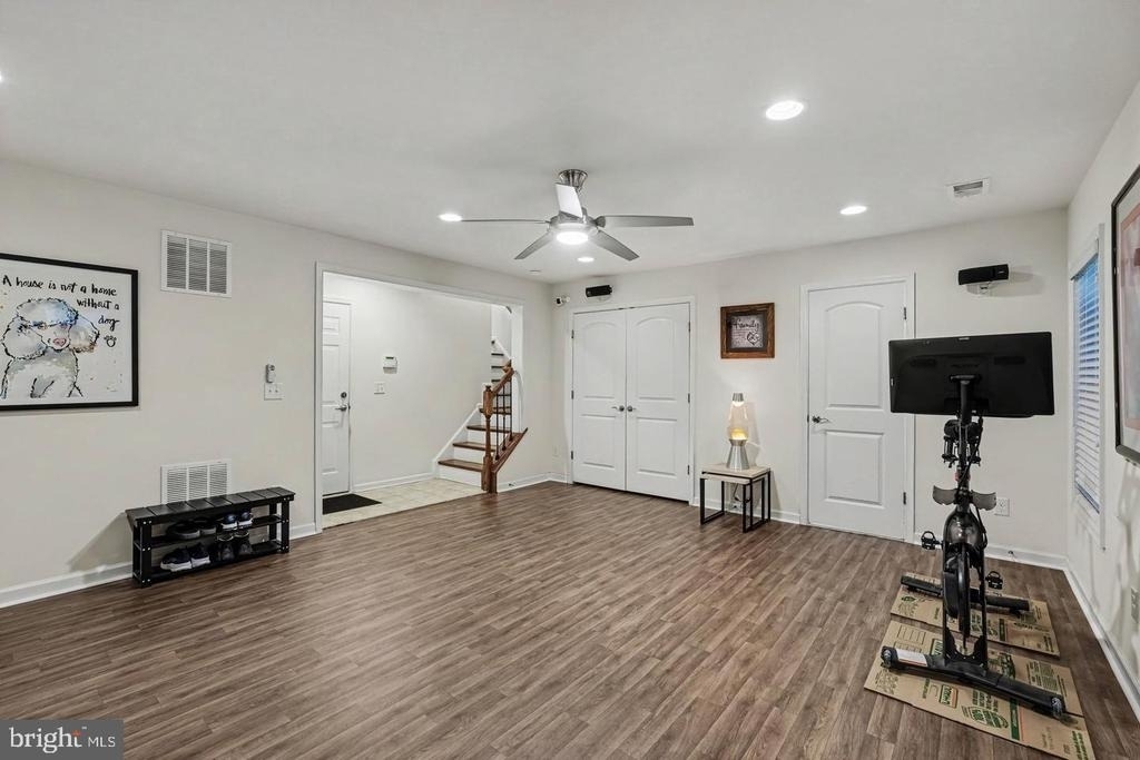 1327 Gilmore Street - Photo 29
