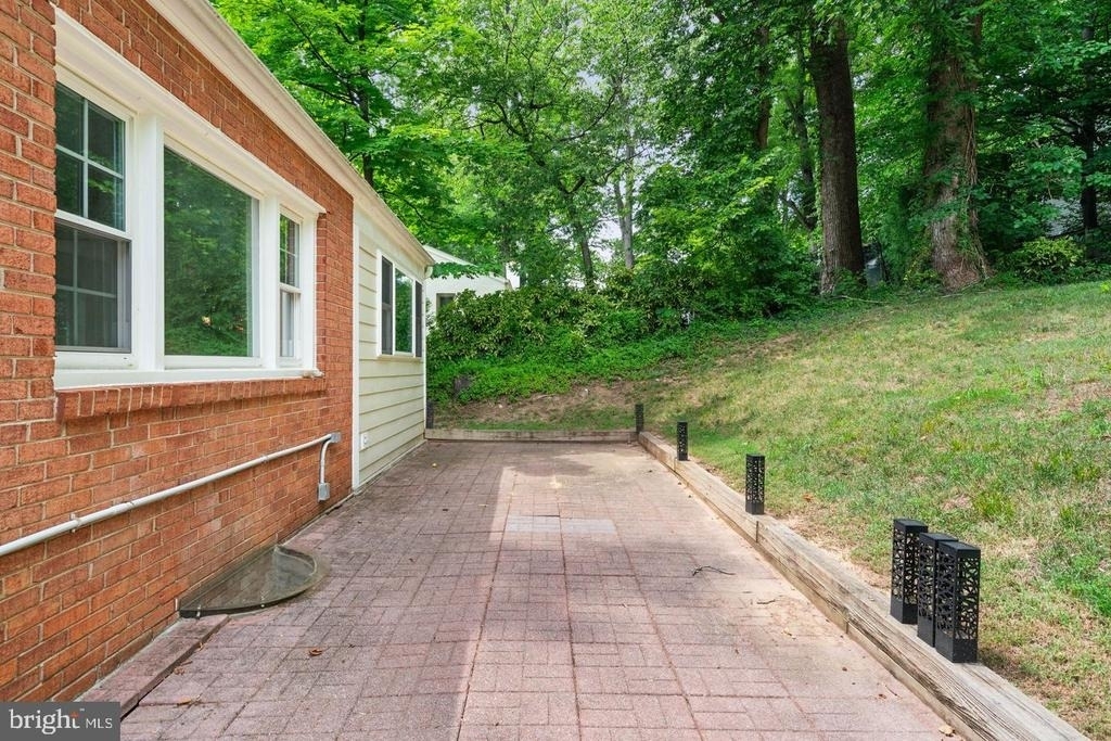 709 E Broad Street - Photo 34
