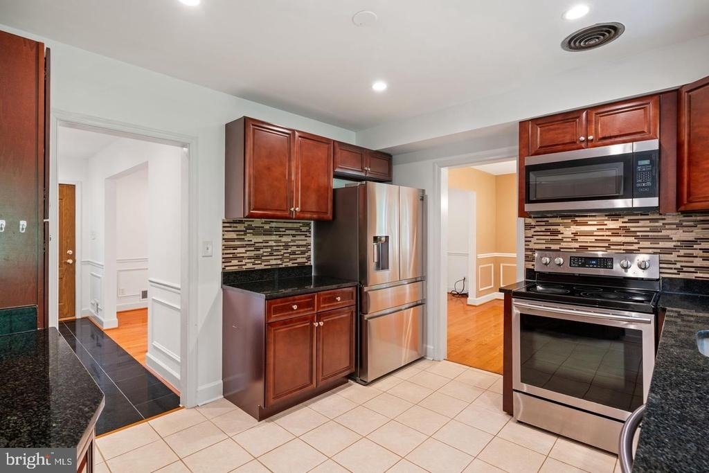 709 E Broad Street - Photo 11