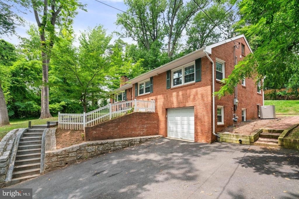709 E Broad Street - Photo 37