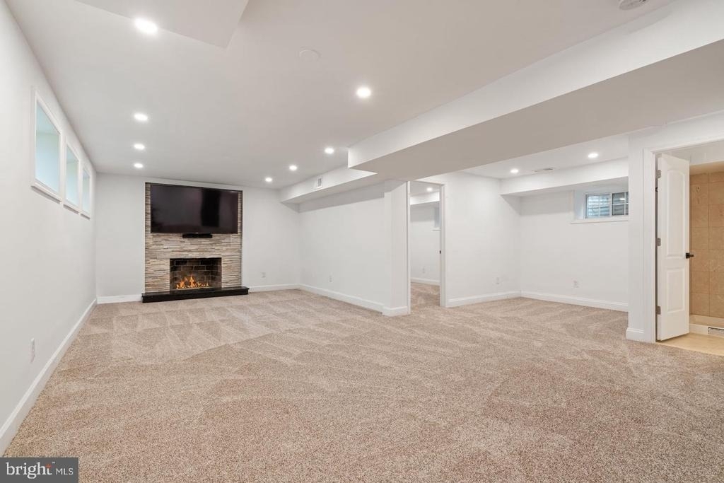 709 E Broad Street - Photo 25