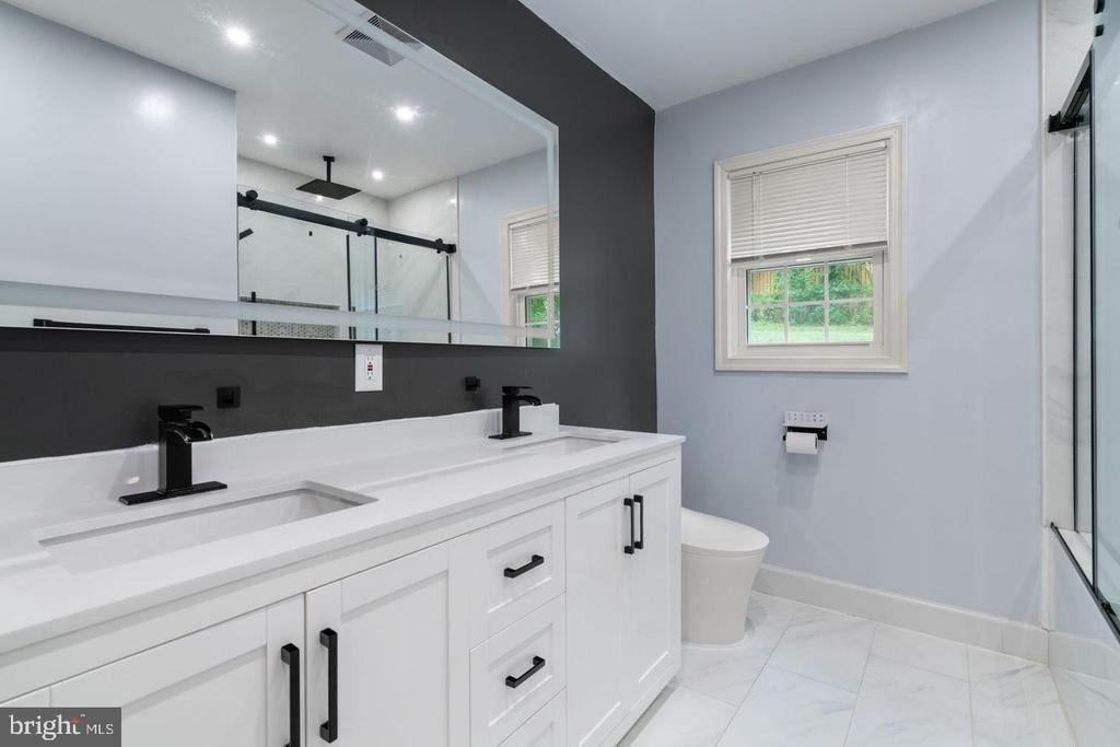 709 E Broad Street - Photo 23