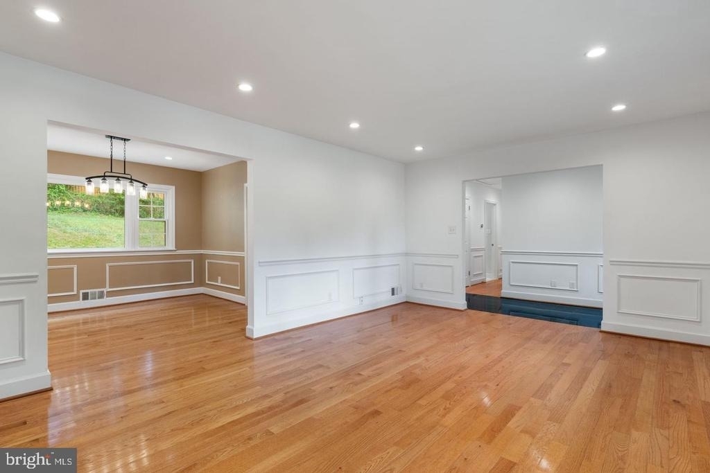 709 E Broad Street - Photo 2