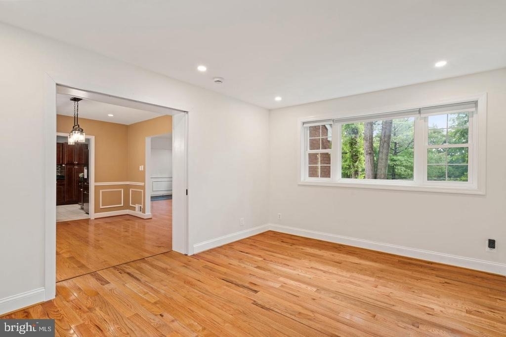 709 E Broad Street - Photo 5