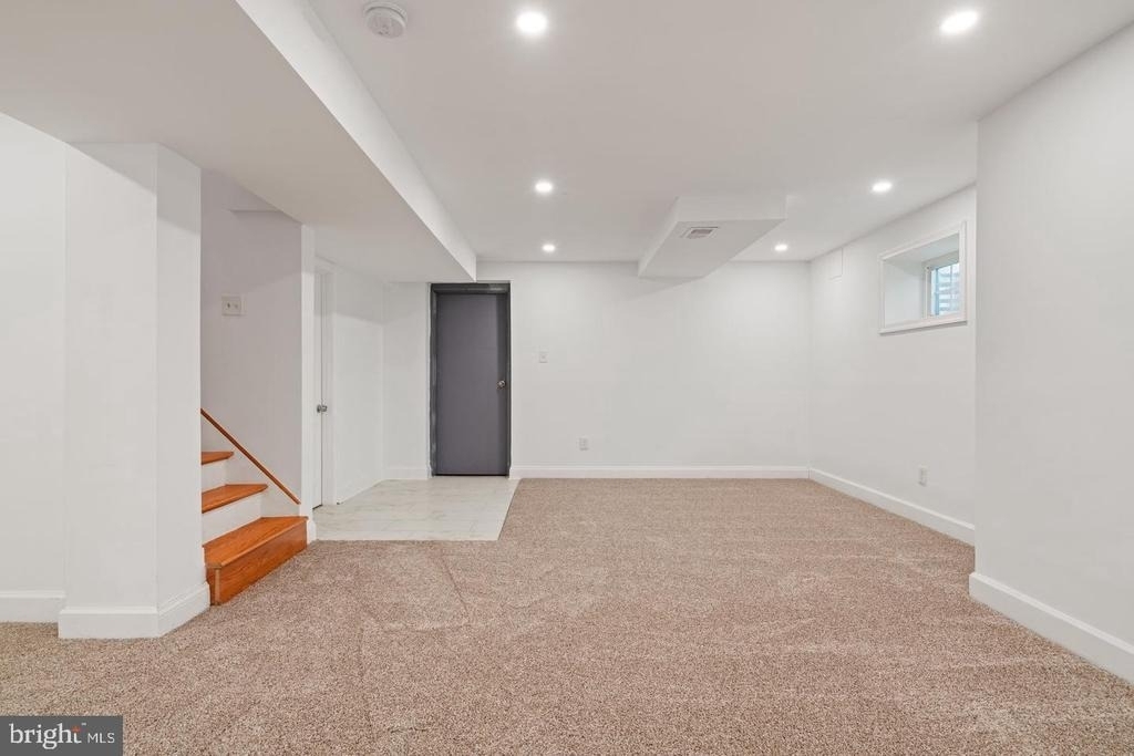709 E Broad Street - Photo 27