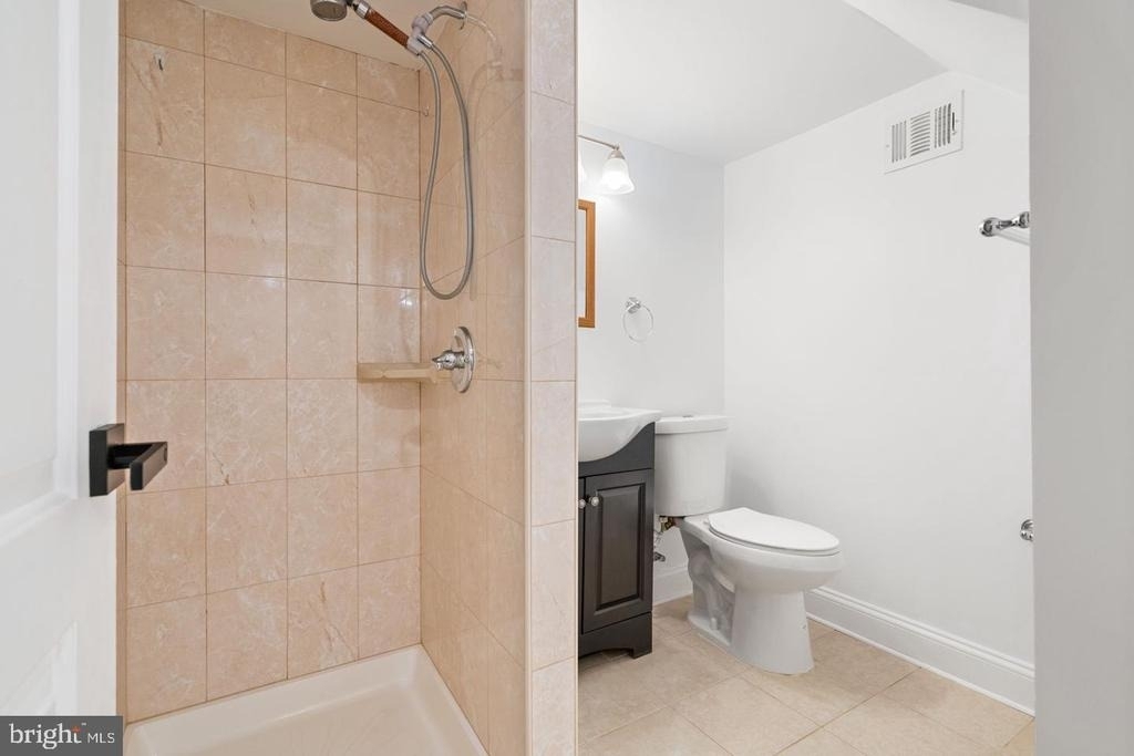 709 E Broad Street - Photo 30