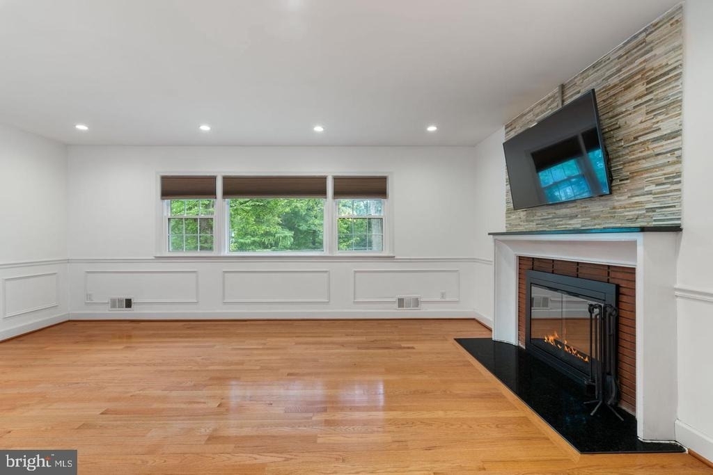 709 E Broad Street - Photo 3