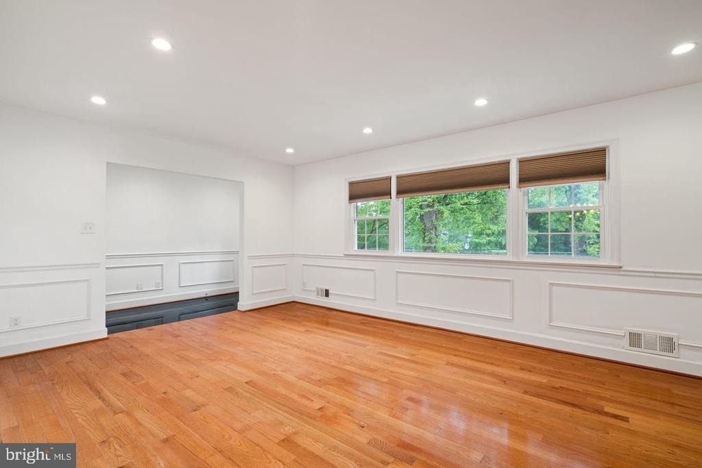 709 E Broad Street - Photo 4