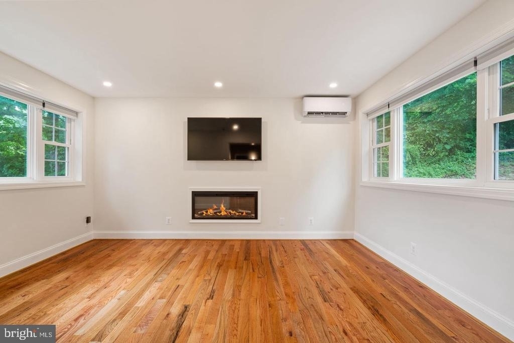 709 E Broad Street - Photo 15