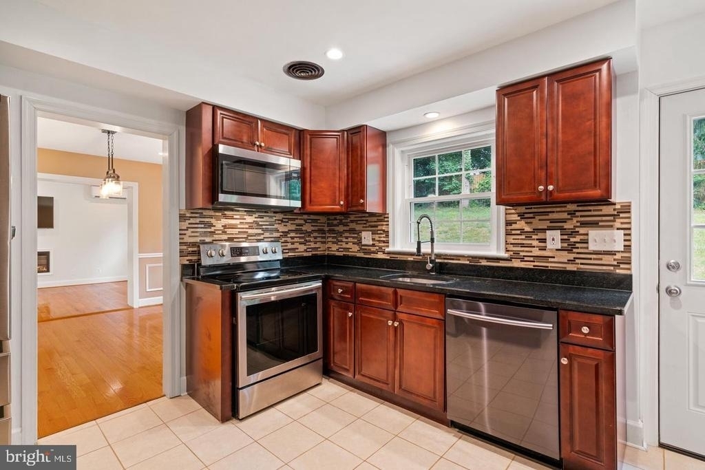709 E Broad Street - Photo 13