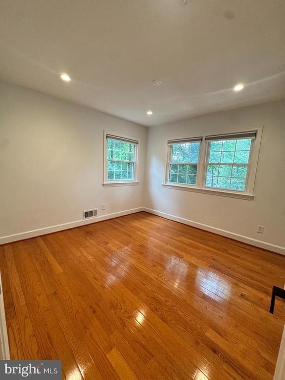 709 E Broad Street - Photo 21