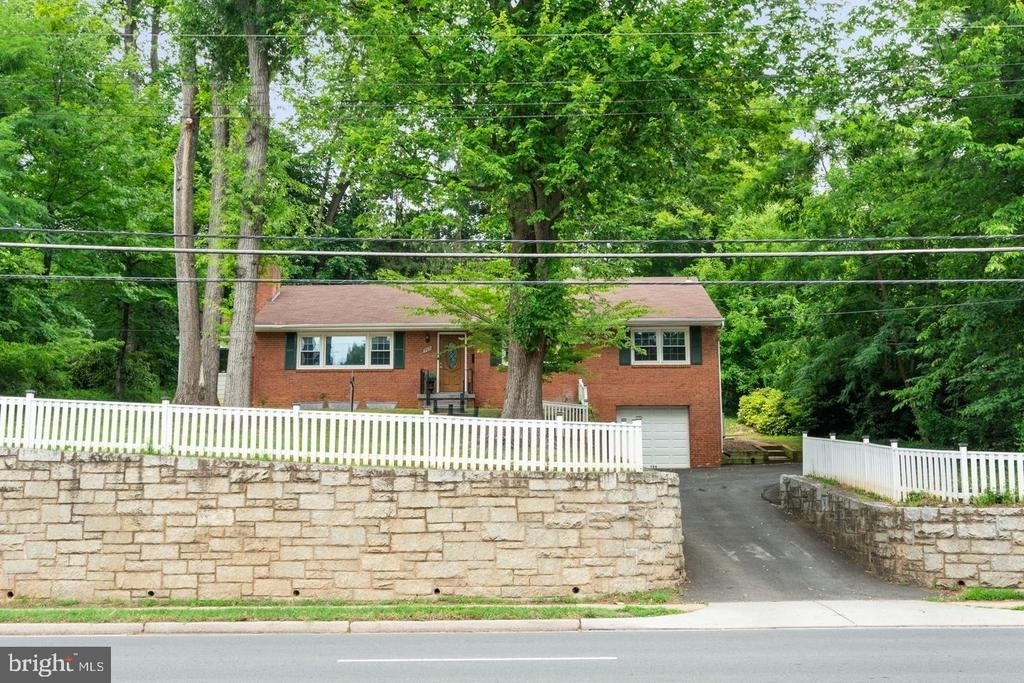 709 E Broad Street - Photo 36