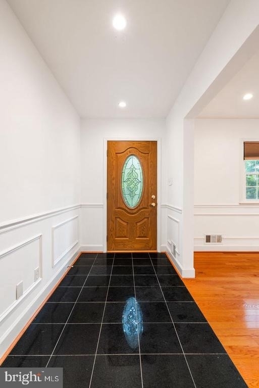 709 E Broad Street - Photo 14