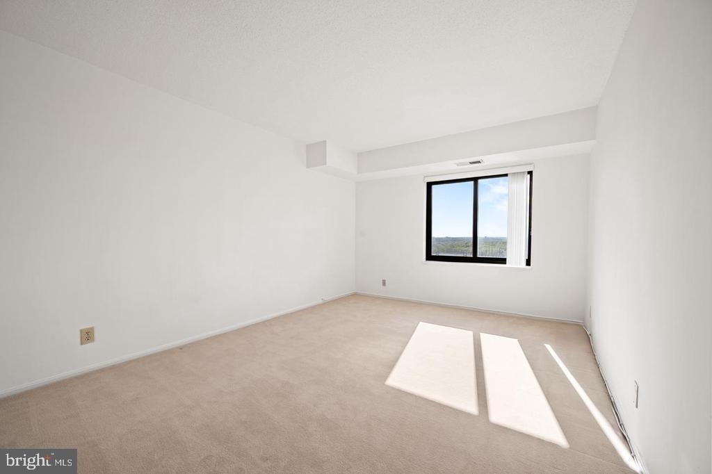 307 Yoakum Parkway - Photo 27