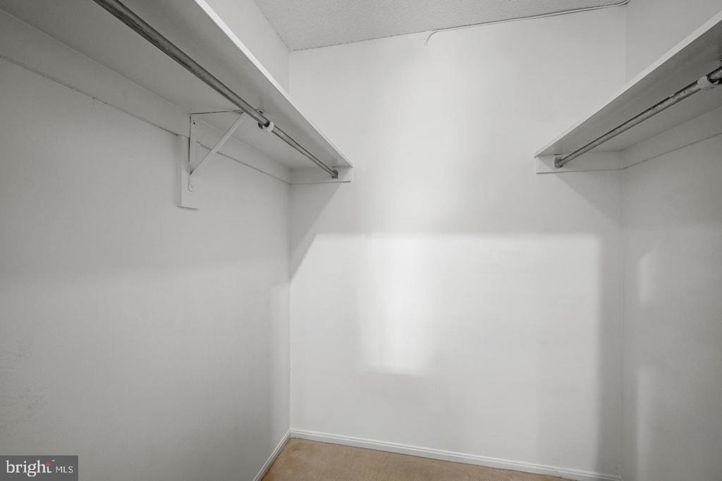 307 Yoakum Parkway - Photo 30