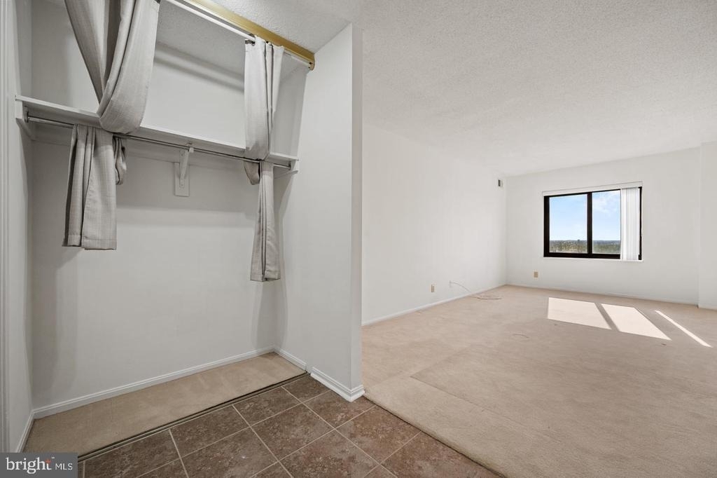 307 Yoakum Parkway - Photo 29