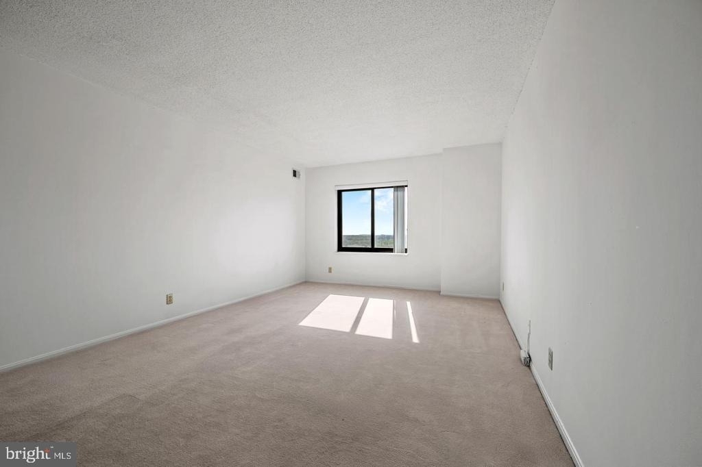 307 Yoakum Parkway - Photo 25