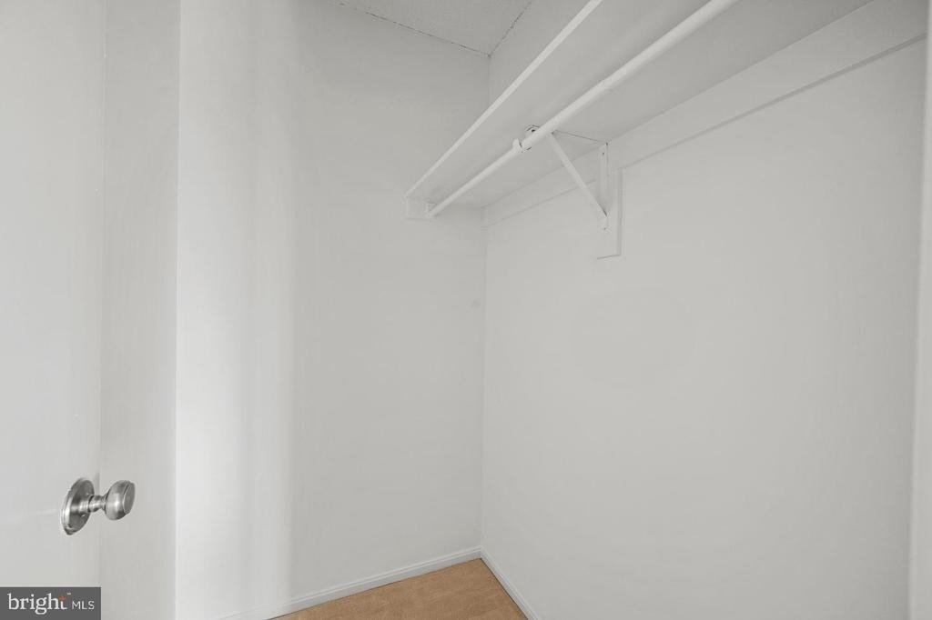 307 Yoakum Parkway - Photo 37