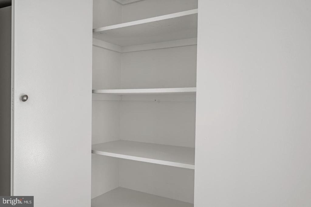 307 Yoakum Parkway - Photo 36