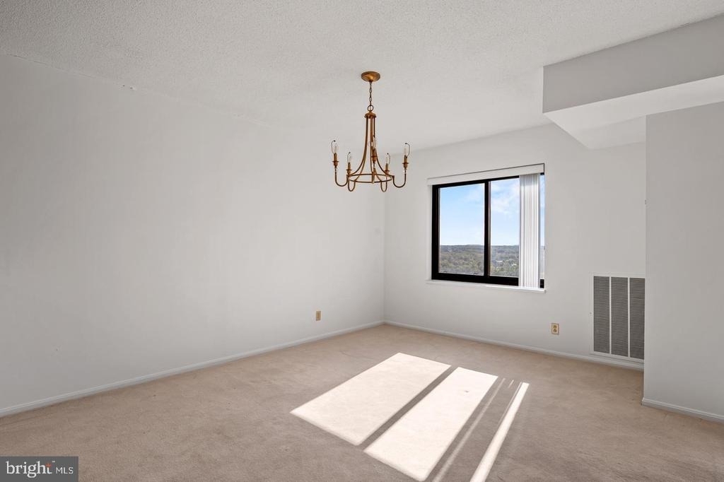 307 Yoakum Parkway - Photo 12