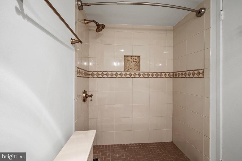 307 Yoakum Parkway - Photo 34