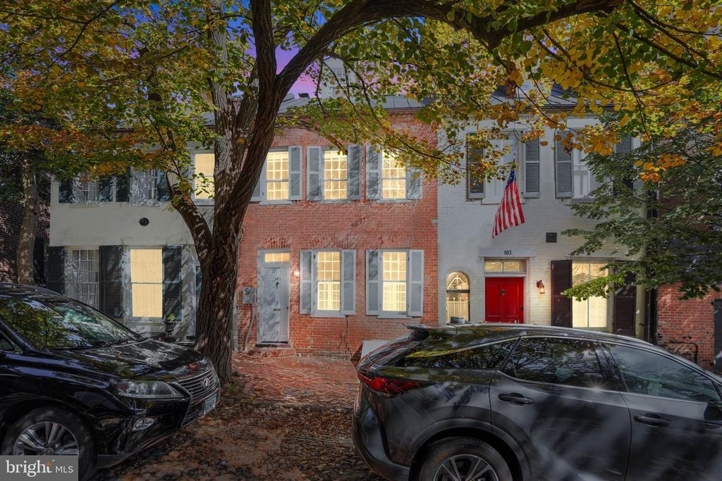 105 Prince Street - Photo 1