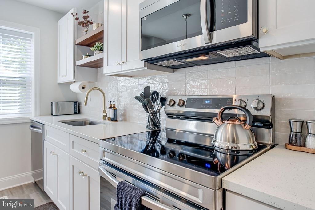 3107 Montrose Avenue - Photo 2