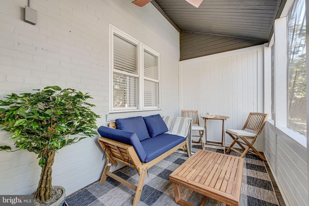 3107 Montrose Avenue - Photo 32
