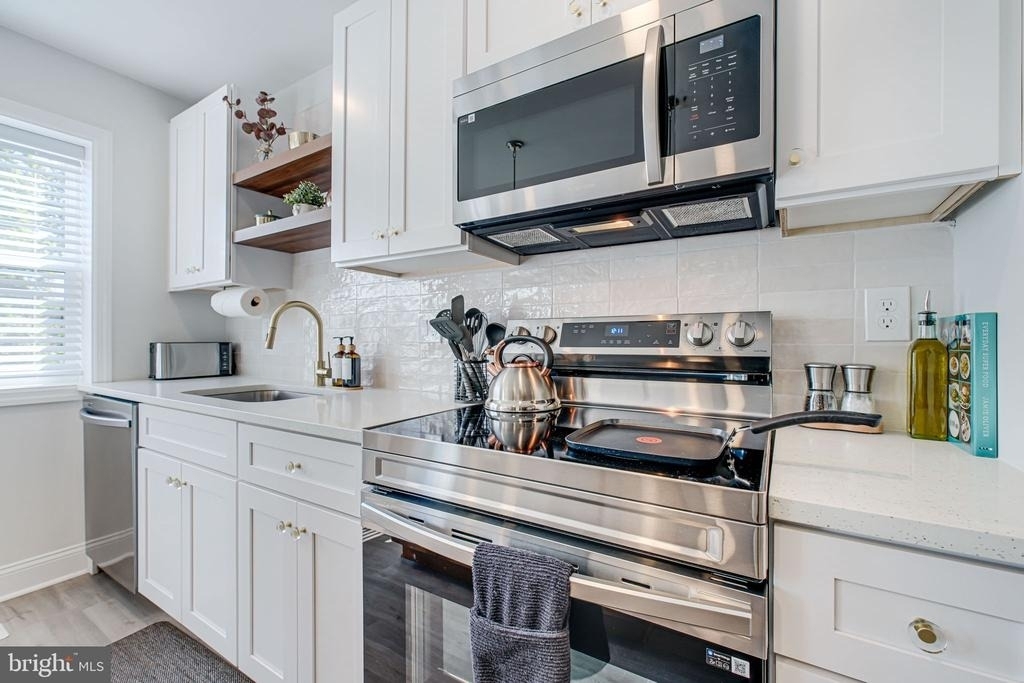 3107 Montrose Avenue - Photo 8