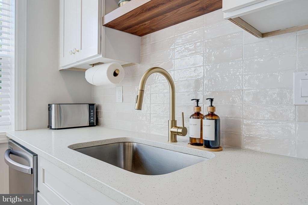 3107 Montrose Avenue - Photo 9